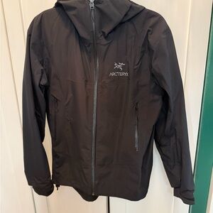 Arc'teryx Black Performance Jacket with Weather-Resistant Fabric